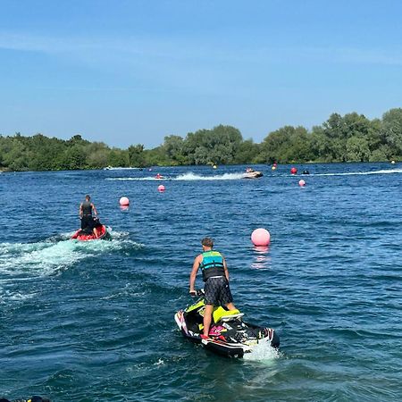 Fable Lodge Tattershall Lakes - Luxury Lakeside Lodge With Hot Tub 외부 사진