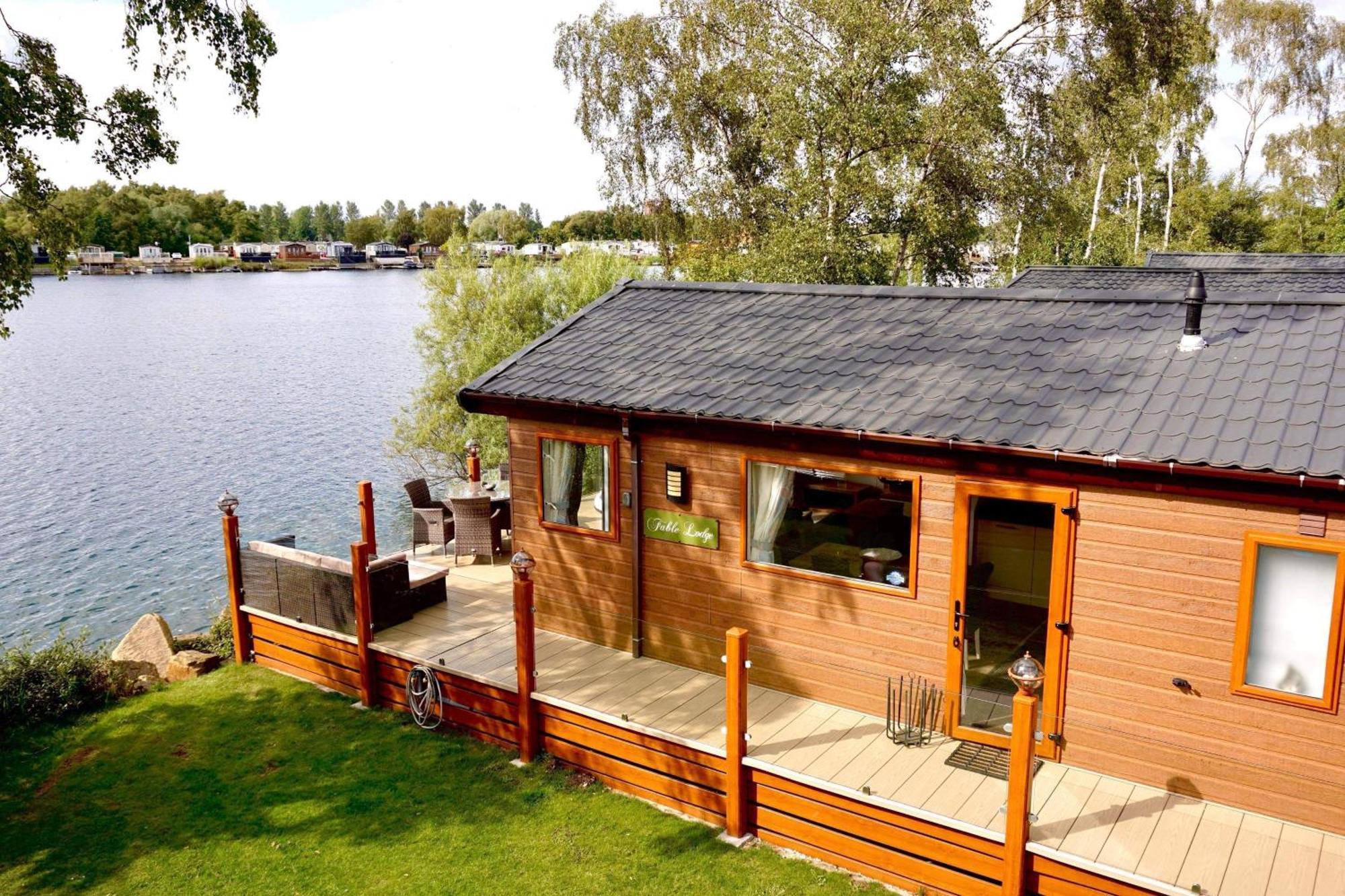 Fable Lodge Tattershall Lakes - Luxury Lakeside Lodge With Hot Tub 외부 사진
