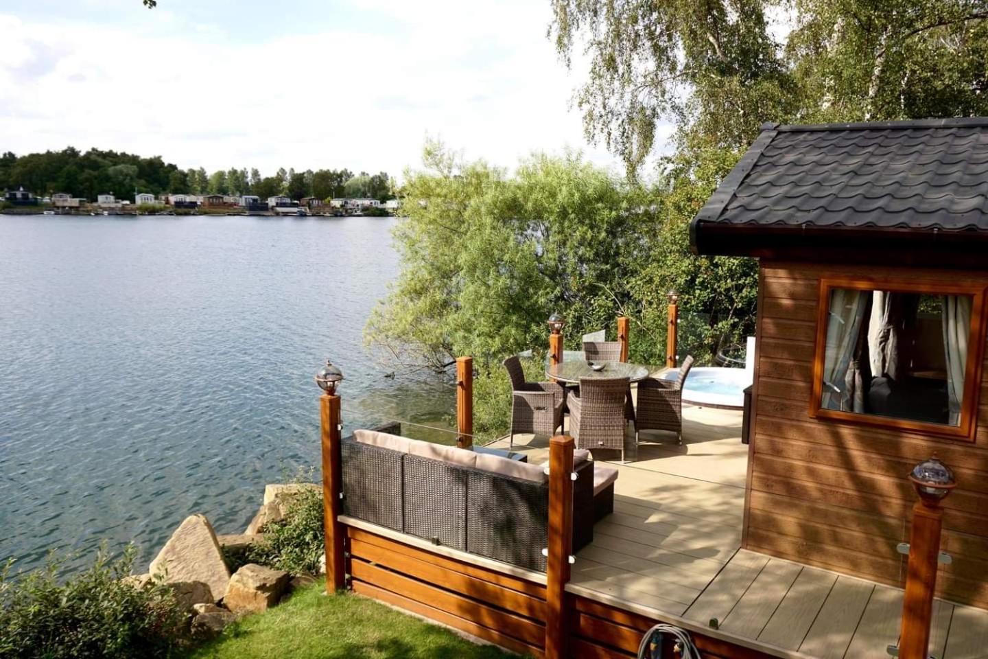 Fable Lodge Tattershall Lakes - Luxury Lakeside Lodge With Hot Tub 외부 사진