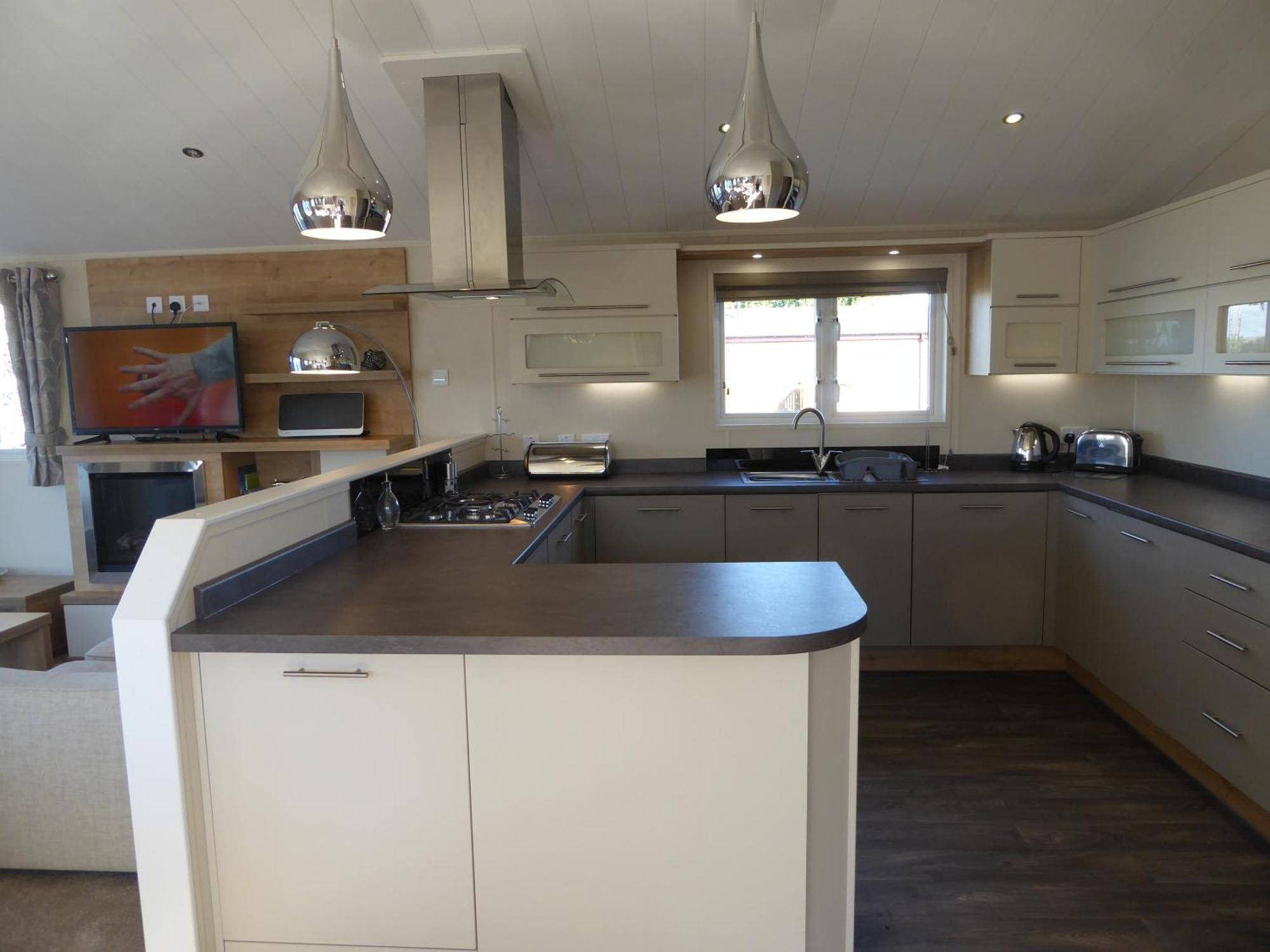 Fable Lodge Tattershall Lakes - Luxury Lakeside Lodge With Hot Tub 외부 사진