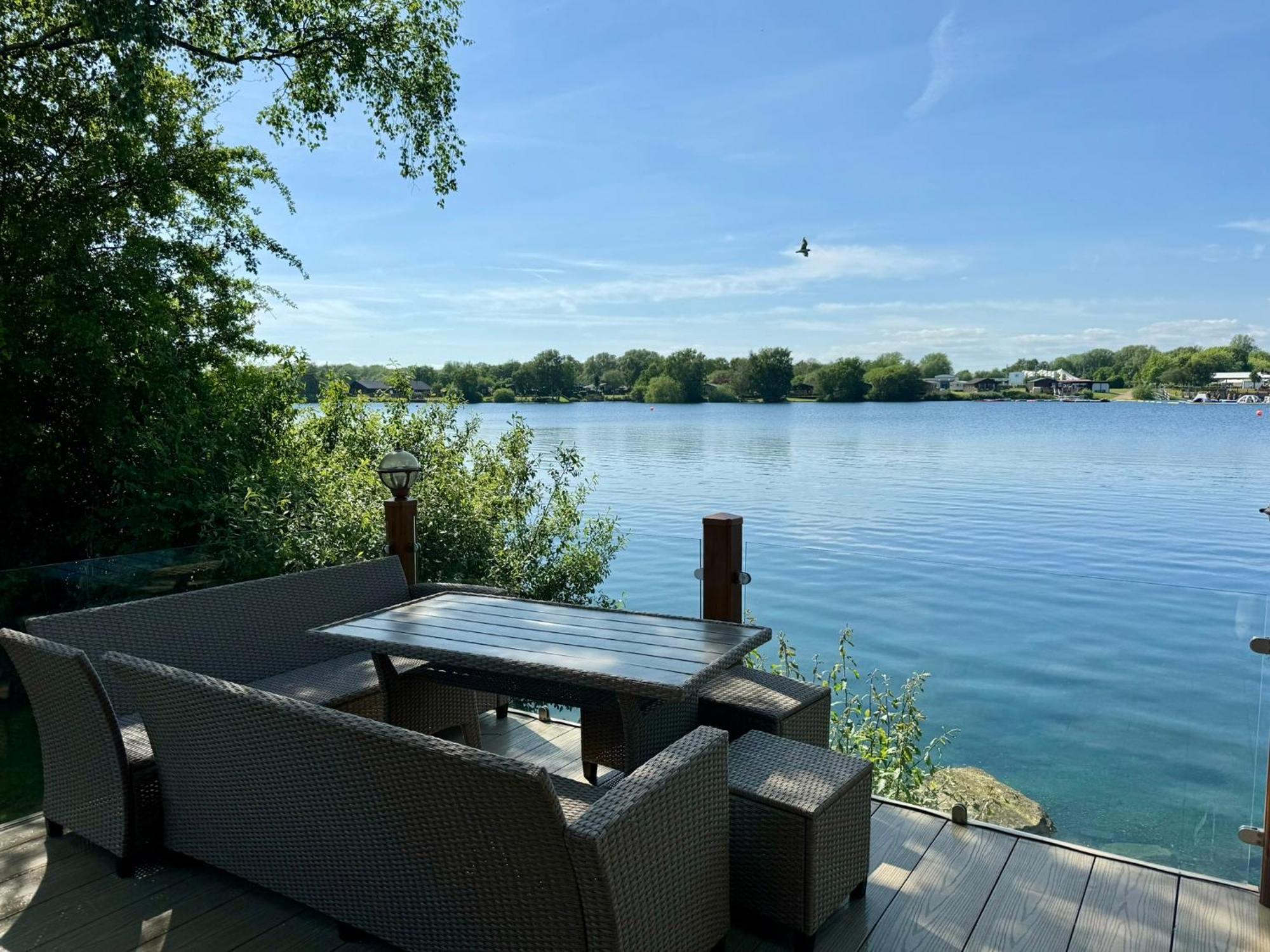 Fable Lodge Tattershall Lakes - Luxury Lakeside Lodge With Hot Tub 외부 사진